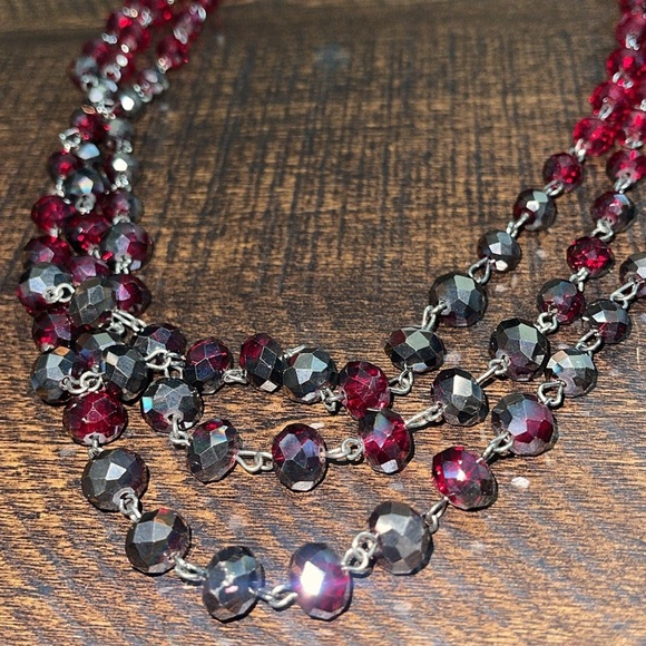 Gorgeous Red multi strand ruby color shading statement beaded necklace - Picture 4 of 7